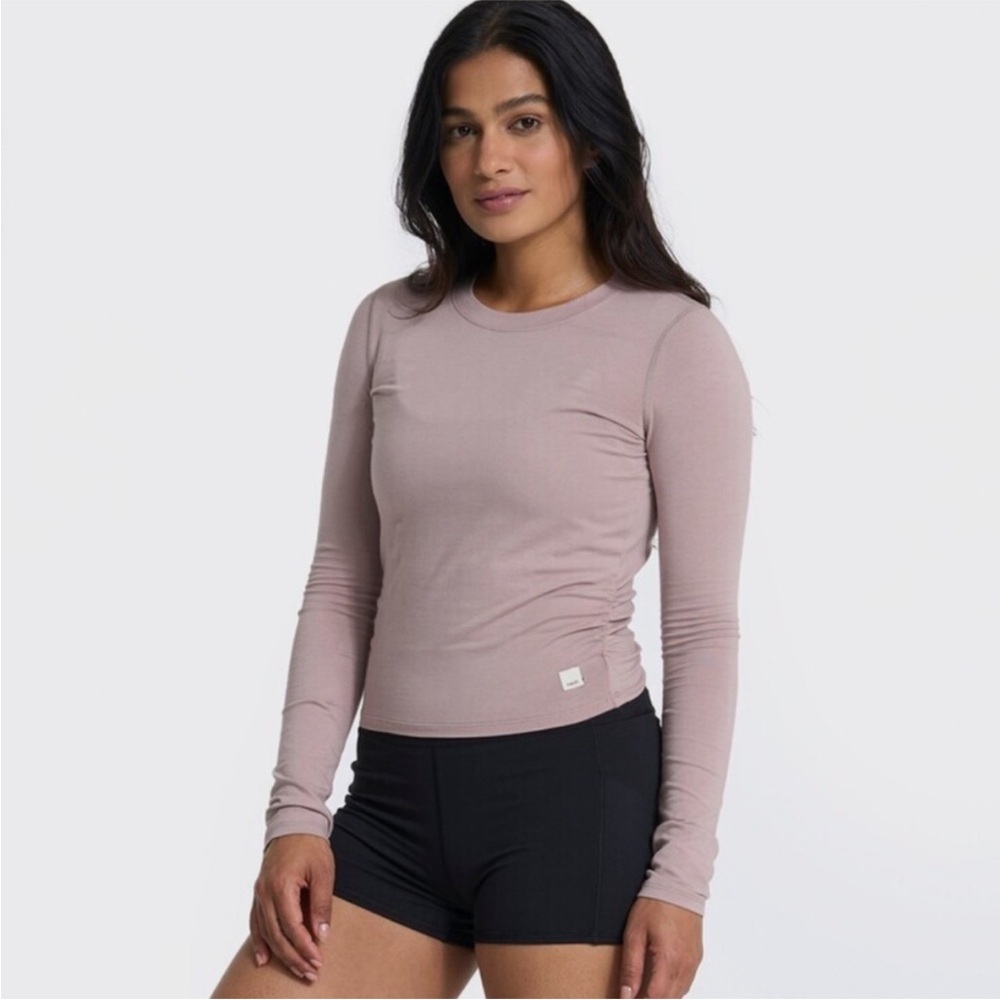 2 Vuori Long Sleeve Coast Crop Crewneck Tops in Dusty Pink/Navy
